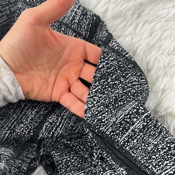 Lululemon Pace Perfect Crop (17") Air Time White Black / Black - Picture 4 of 6